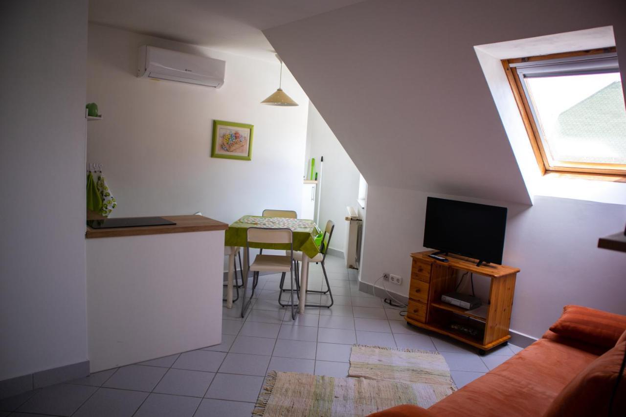 Nefelejcs Apartmanhaz Gyenesdias Luaran gambar