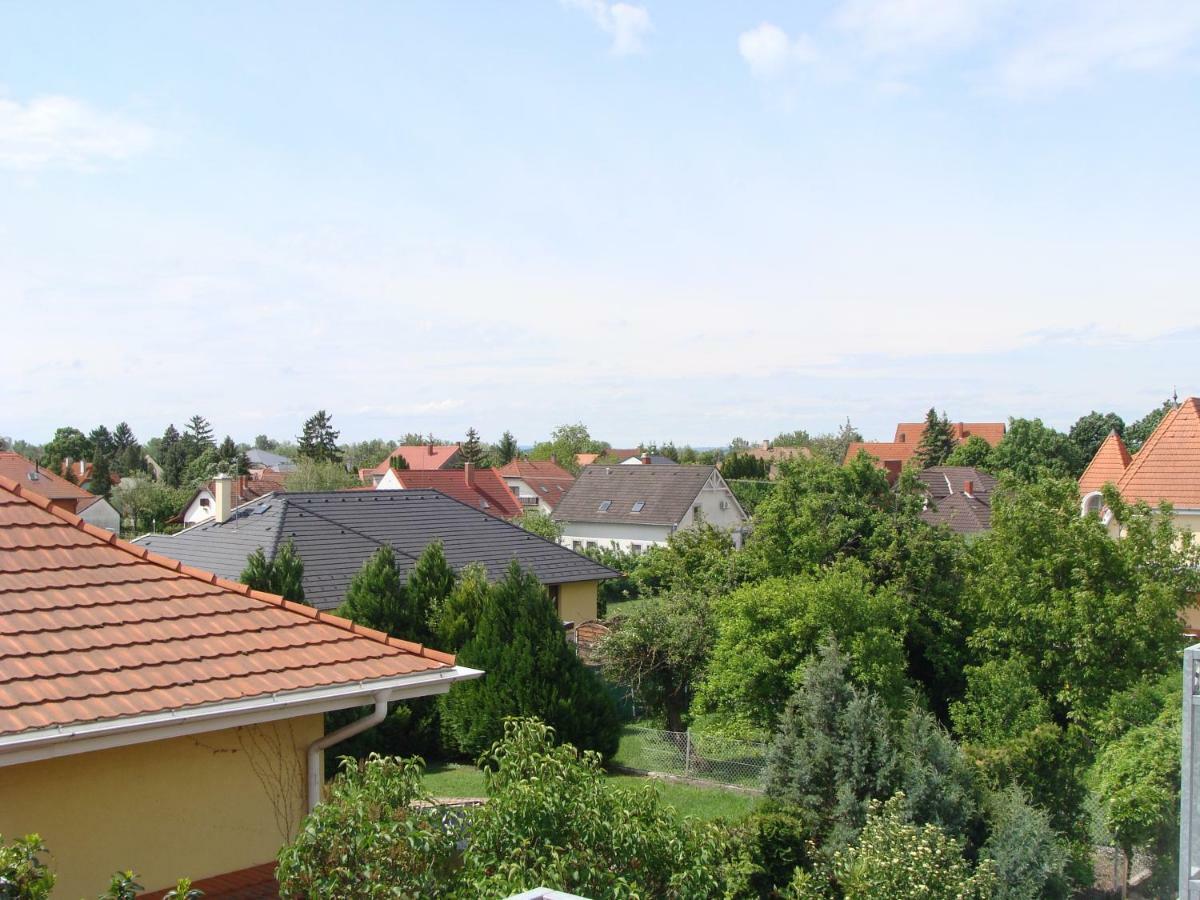 Nefelejcs Apartmanhaz Gyenesdias Bilik gambar